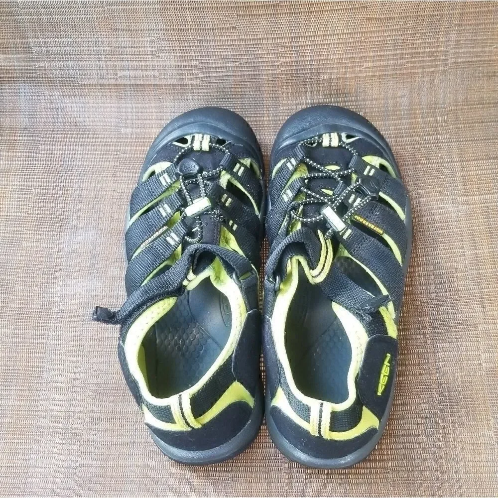Women’s Keen hiking sandals sz 6(EU 38)